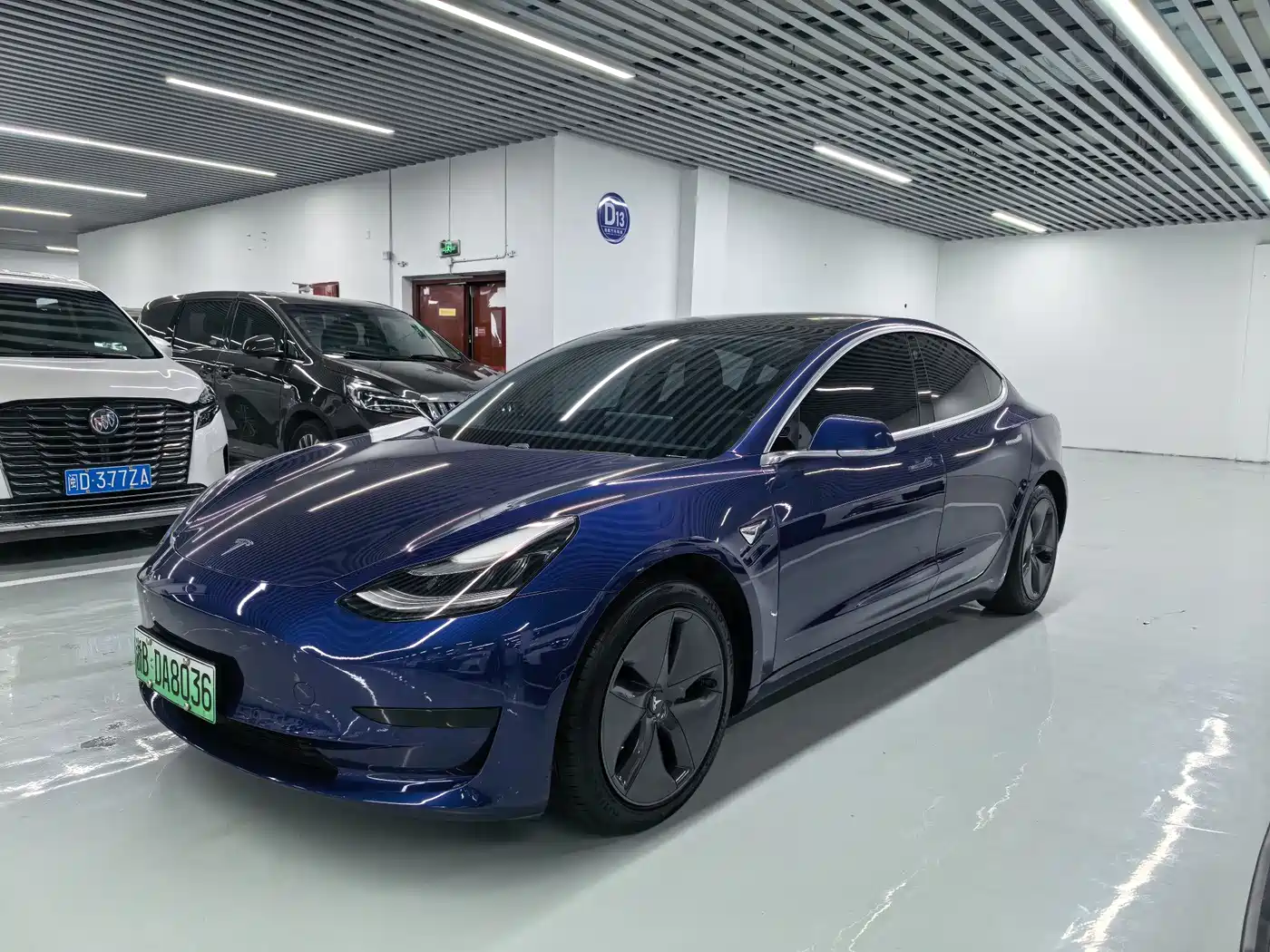 TESLA MODEL 3