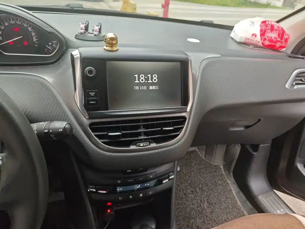 Фото 6 - Peugeot 2008
