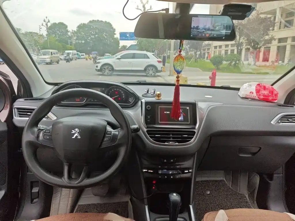 Peugeot 2008 2015 2014 1.6L Automatic Navigation Edition
