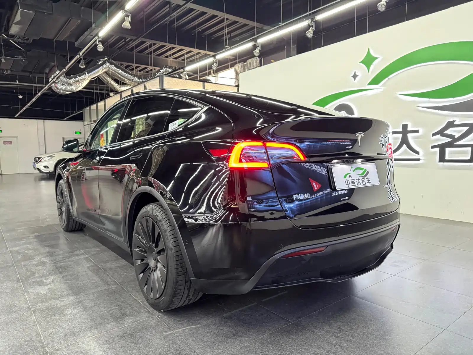 Фото 4 - Tesla Model Y