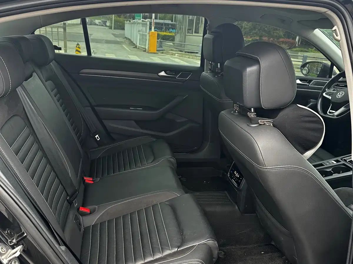 Volkswagen Magotan 2020 330TSI DSG Luxury фото 5