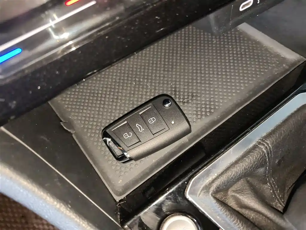 Volkswagen Sagitar 2023 Model Year 200TSI DSG Surpass Edition фото 16