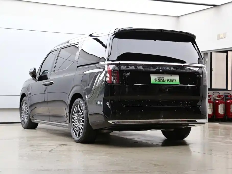 ZEEKR 009 2025 2024 6-seat Executive AWD 108kWh