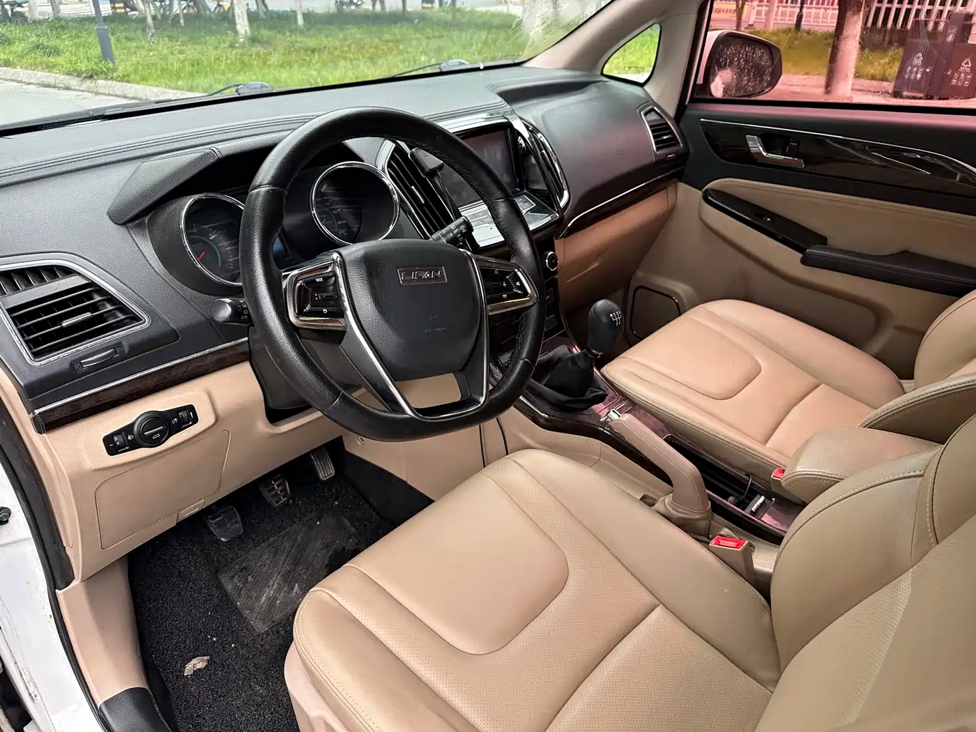Lifan Xuanlang 2017 2017 1.8L Manual Comfort Type