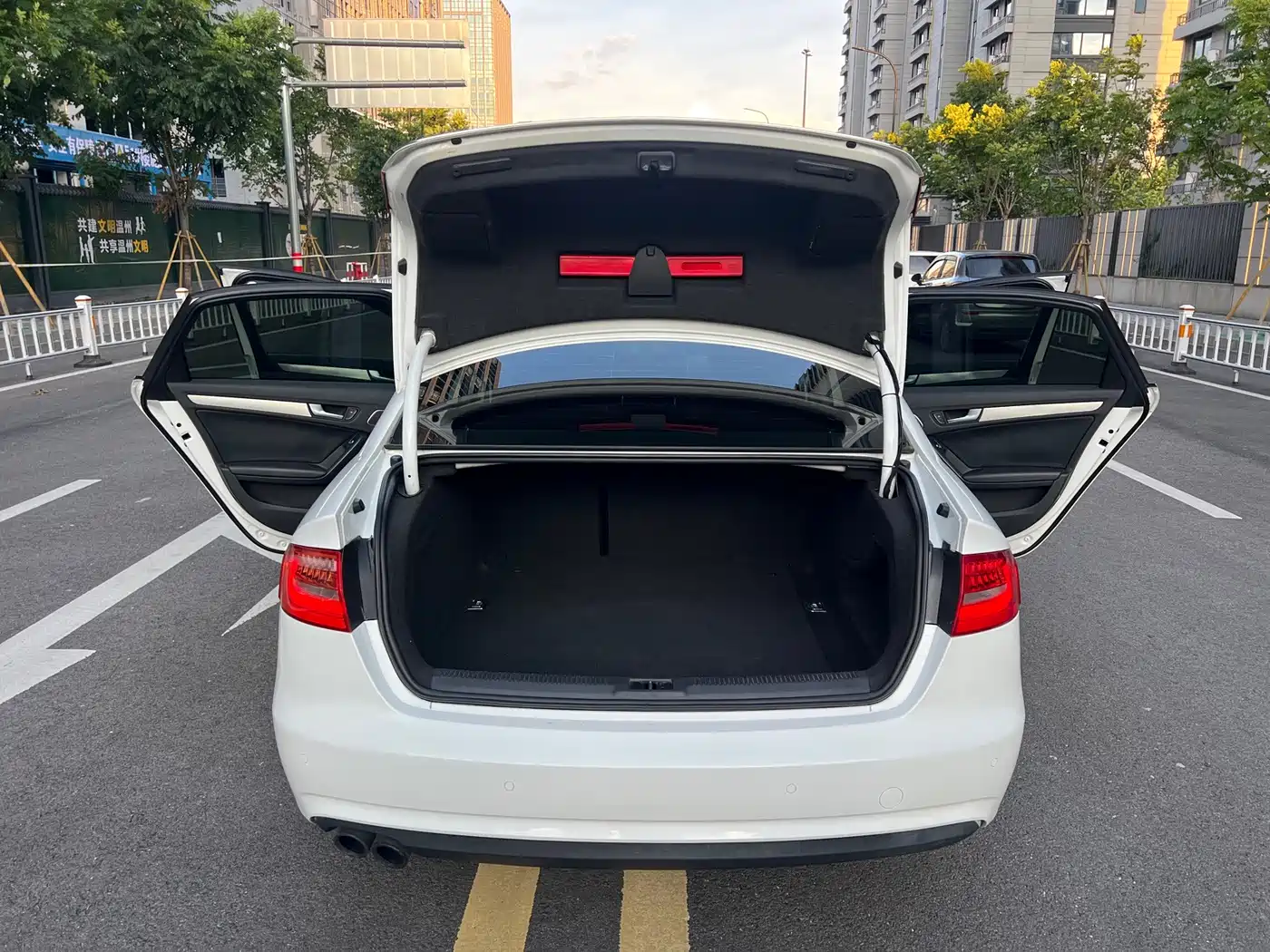Photo 15 - Audi A4L
