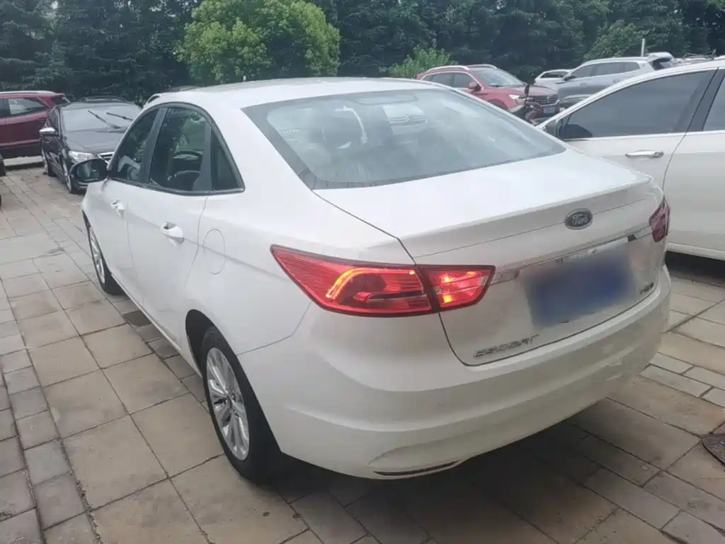 Ford Escort 2015 2015 1.5L Automatic Fashion