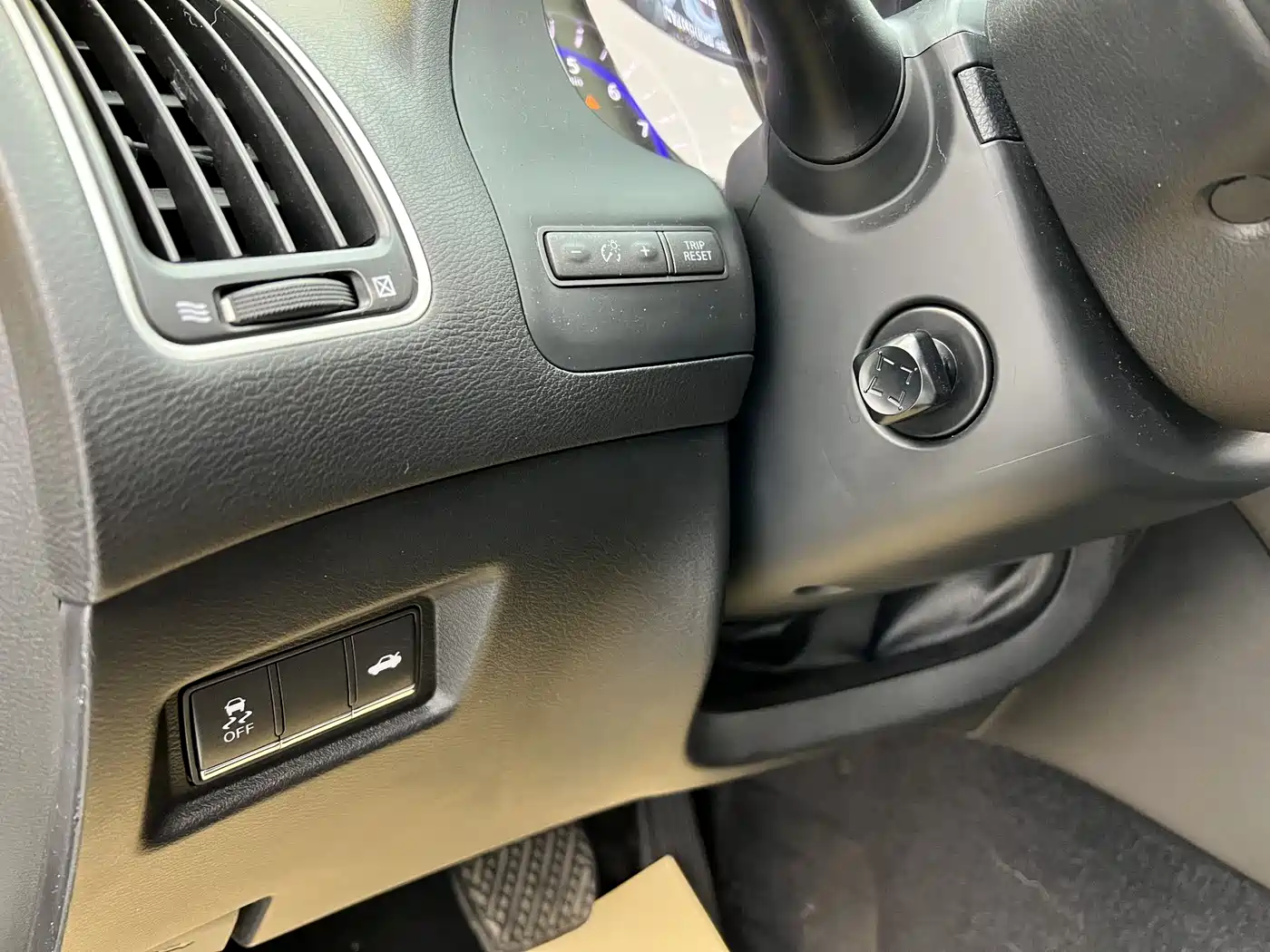 Infiniti Q50 2014 3.7L Comfort Edition фото 4