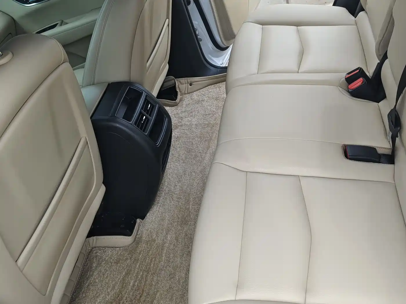 Photo 7 - Cadillac XT5