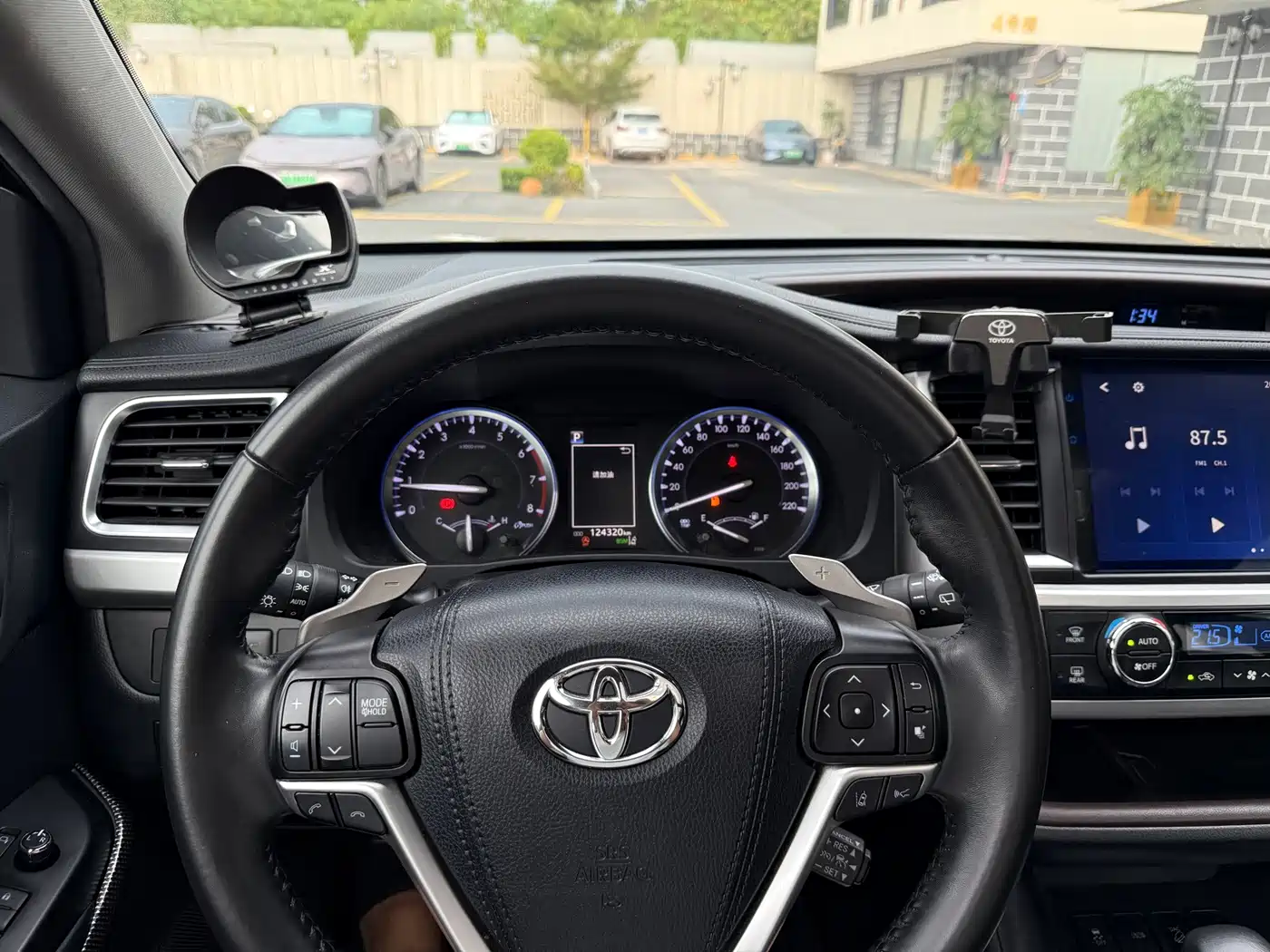 Photo 16 - Toyota Highlander