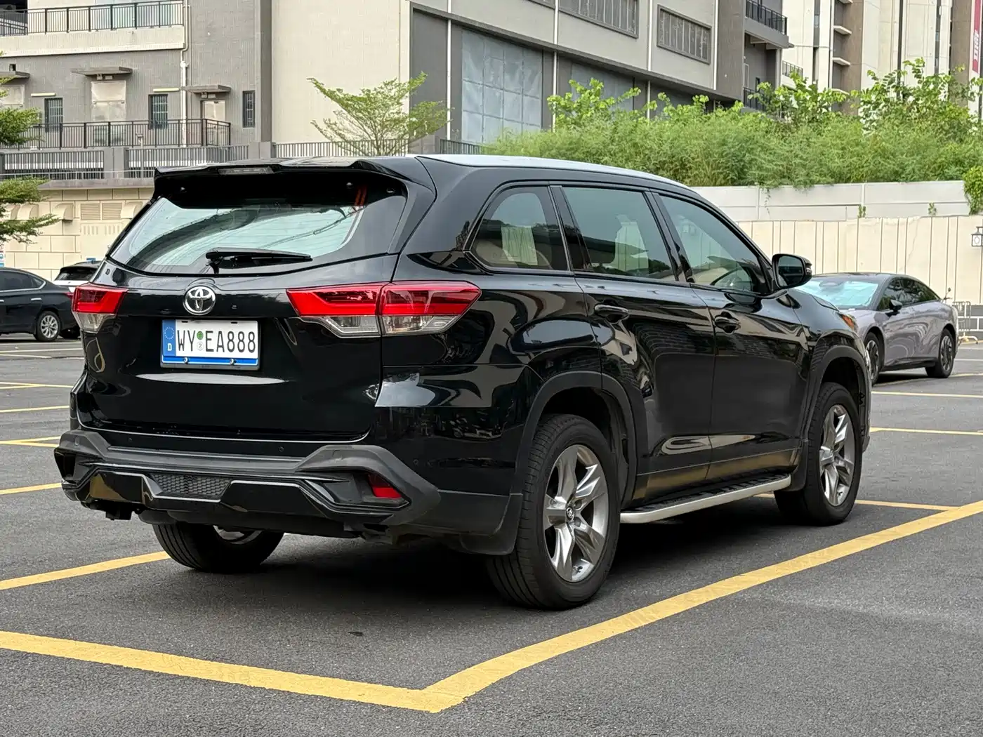 Photo 10 - Toyota Highlander
