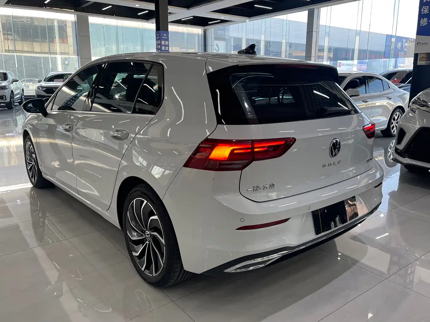 Volkswagen Golf 2021 280TSI DSG 30th Anniversary Edition фото 8