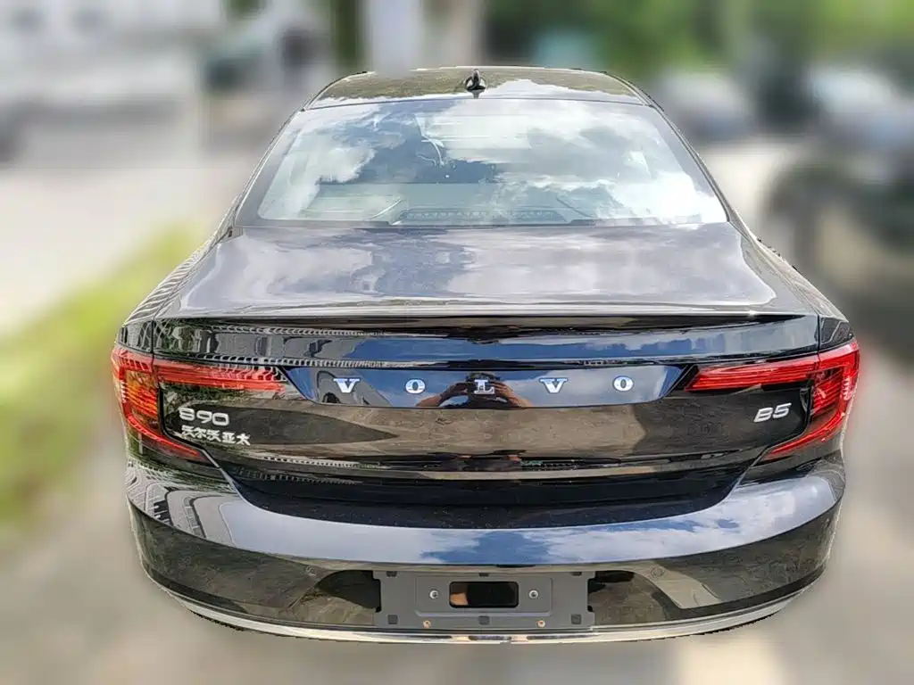 Фото 8 - Volvo S90