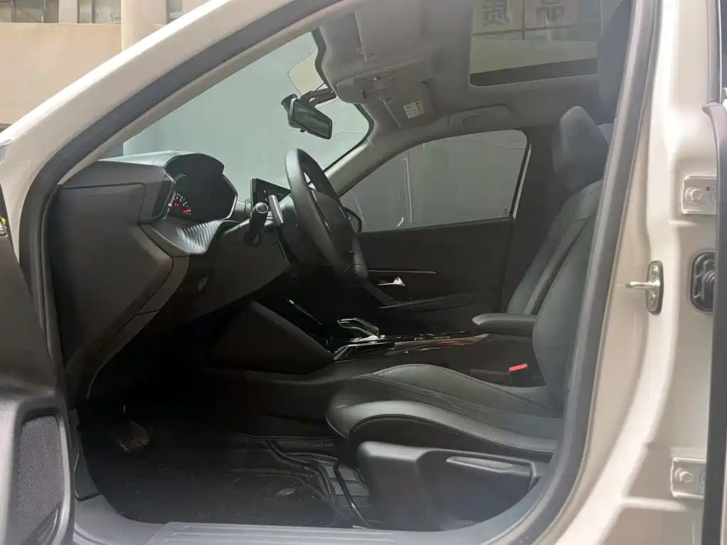 Photo 9 - Peugeot 2008