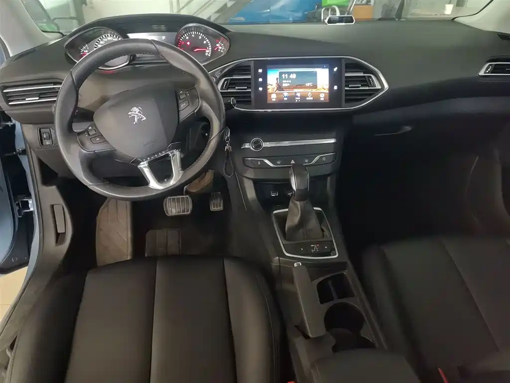 Peugeot 308S 2015 1.2T Auto Dynamic Edition фото 10