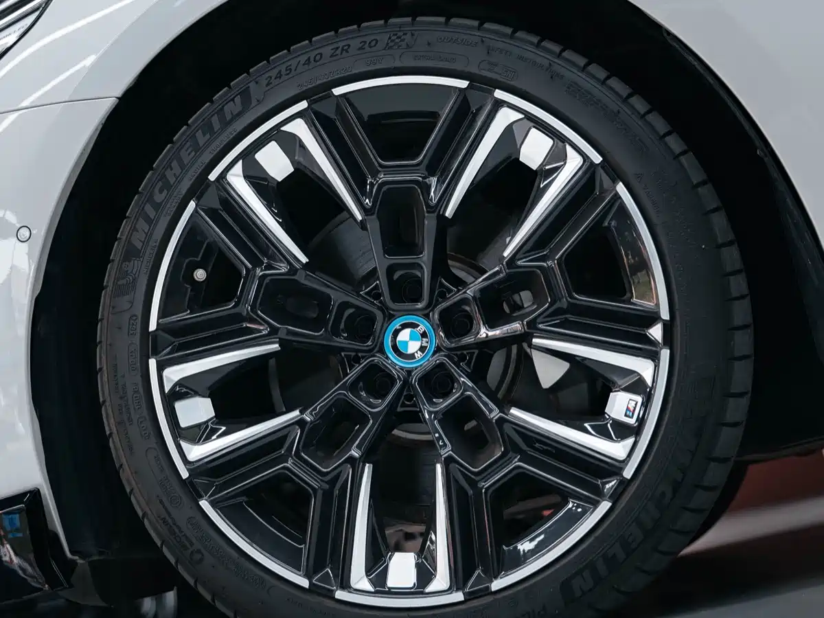 BMW i5 2024 eDrive 35L Premium Model M Sport Package фото 28