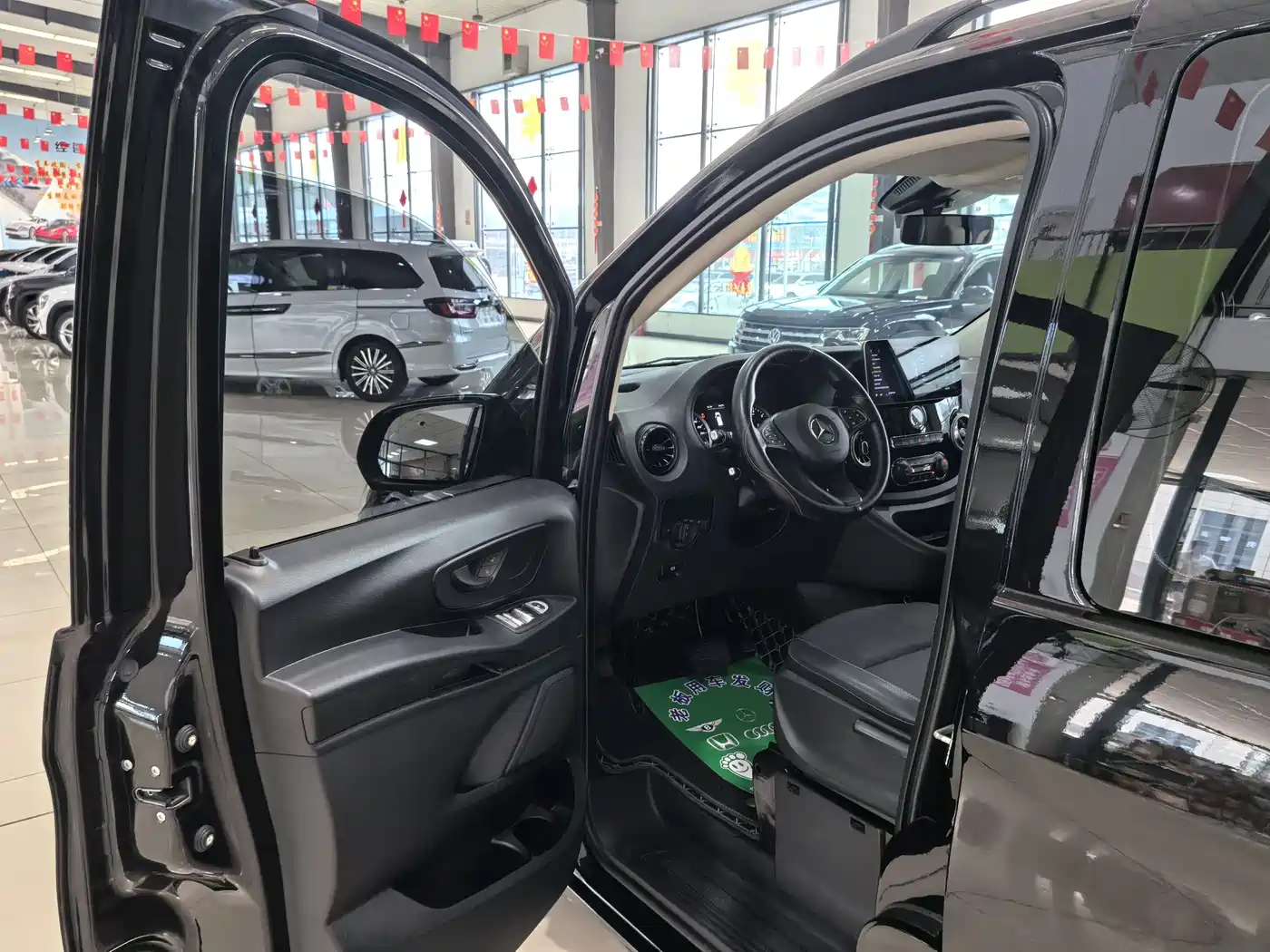 Mercedes-Benz Vito 2021 2.0T Elite 7-Seater фото 4
