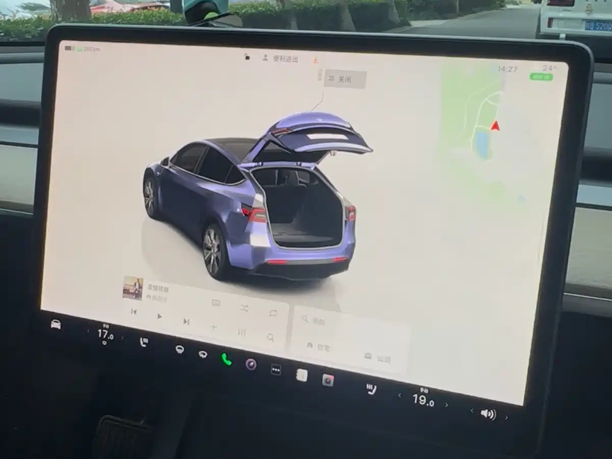 TESLA MODEL Y