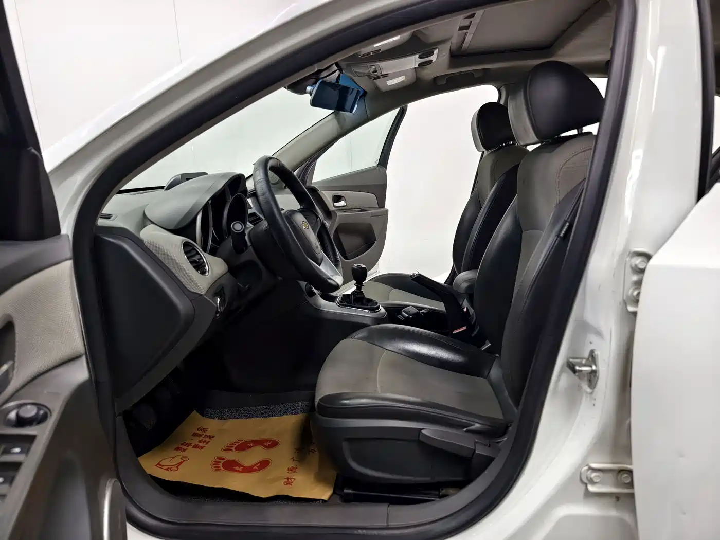 Chevrolet Cruze 2012 1.6L SE MT фото 11