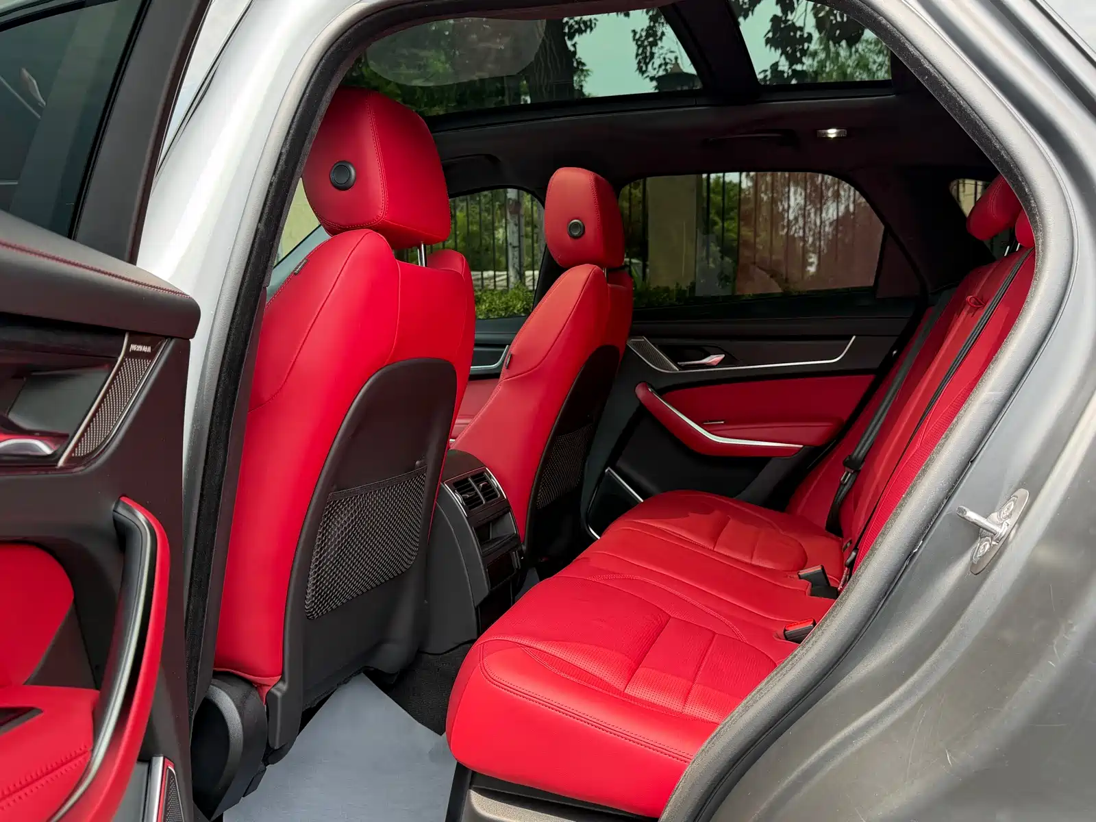 Фото 7 - Jaguar F-PACE