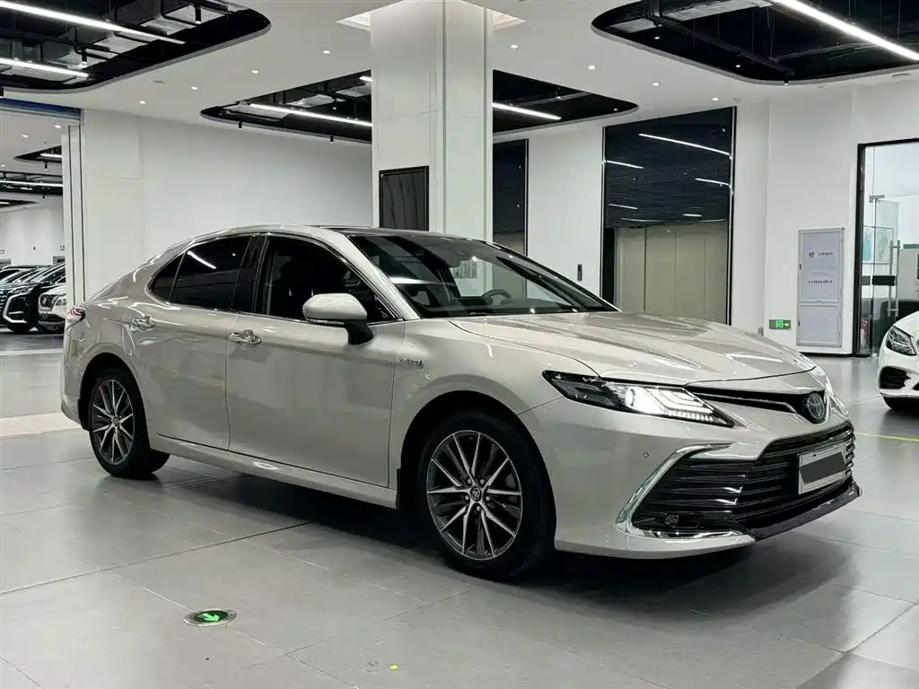 Toyota Camry 2021 Hybrid 2.5HG Luxury Edition фото 4