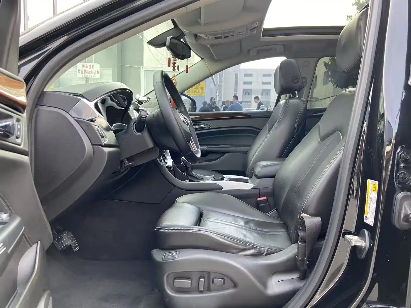 Фото 8 - Cadillac SRX