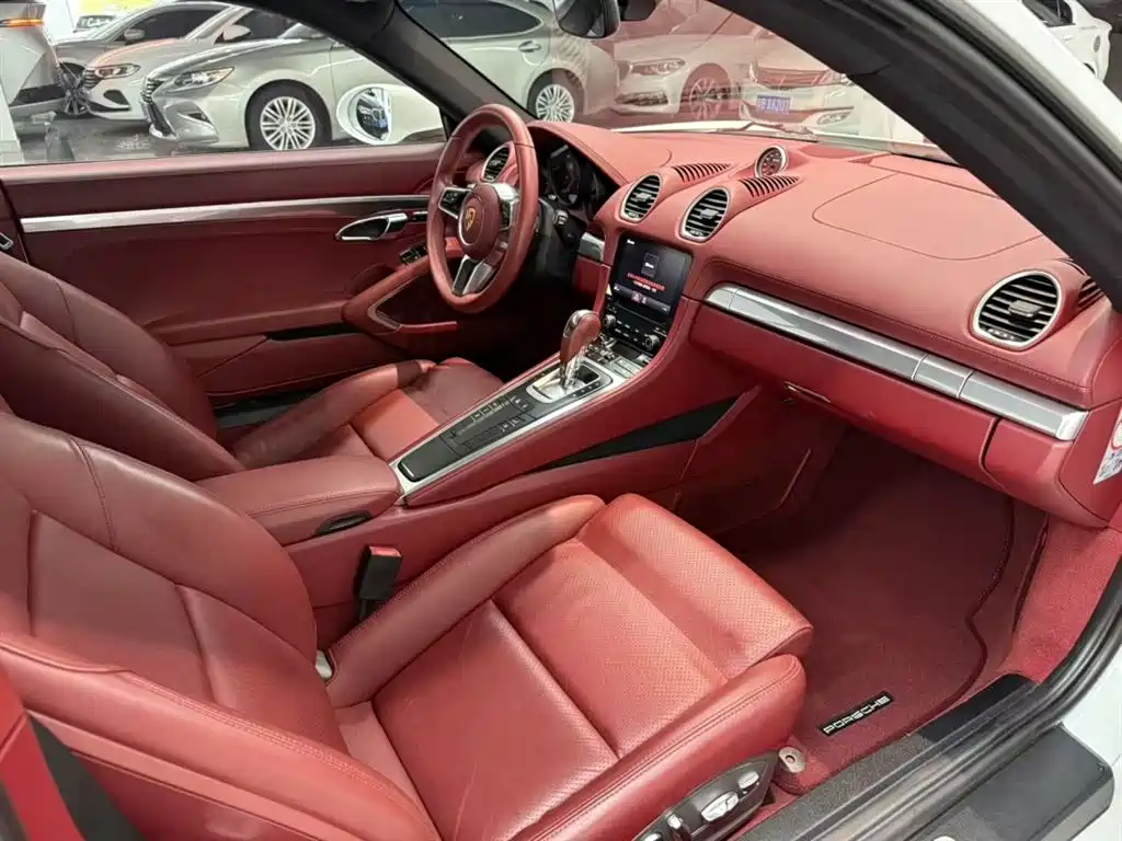 Porsche 718 2018 Cayman 2.0T фото 6