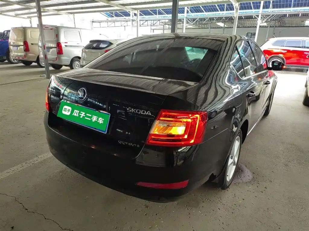 Škoda Octavia 2015 1.6L Automatic逸杰版 фото 5