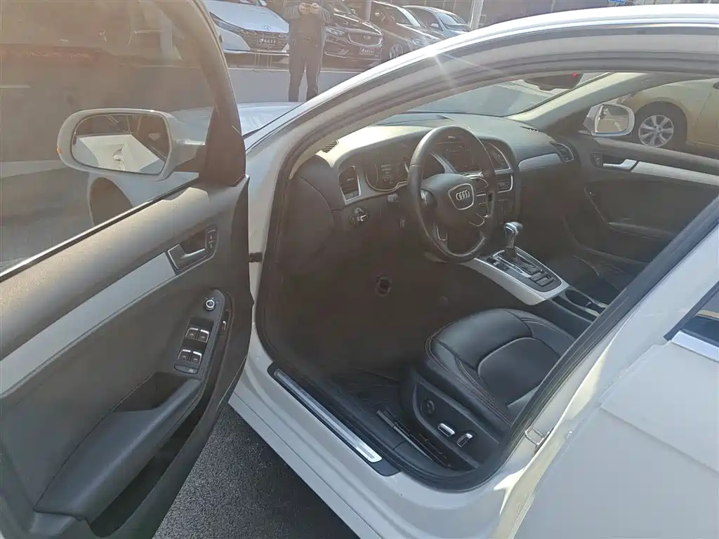 Audi A4L 2016 30 TFSI Automatic Comfort фото 16