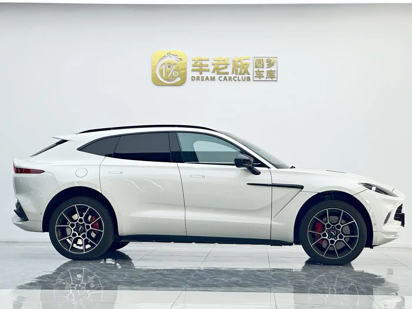 Aston Martin DBX 2022 2020 4.0T V8