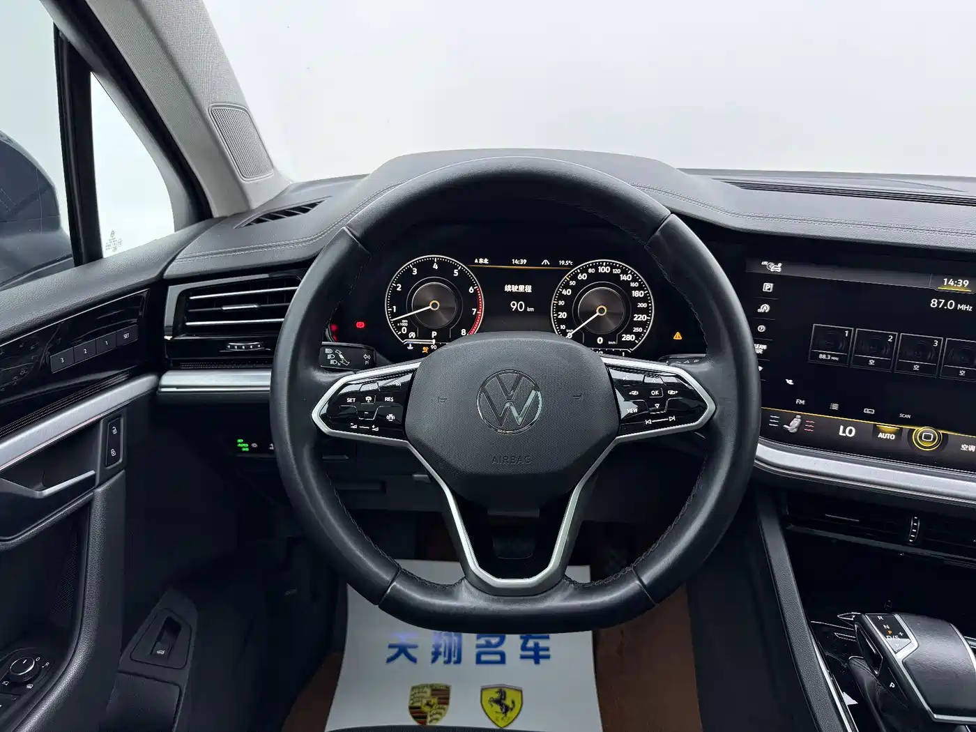 VOLKSWAGEN TOUAREG