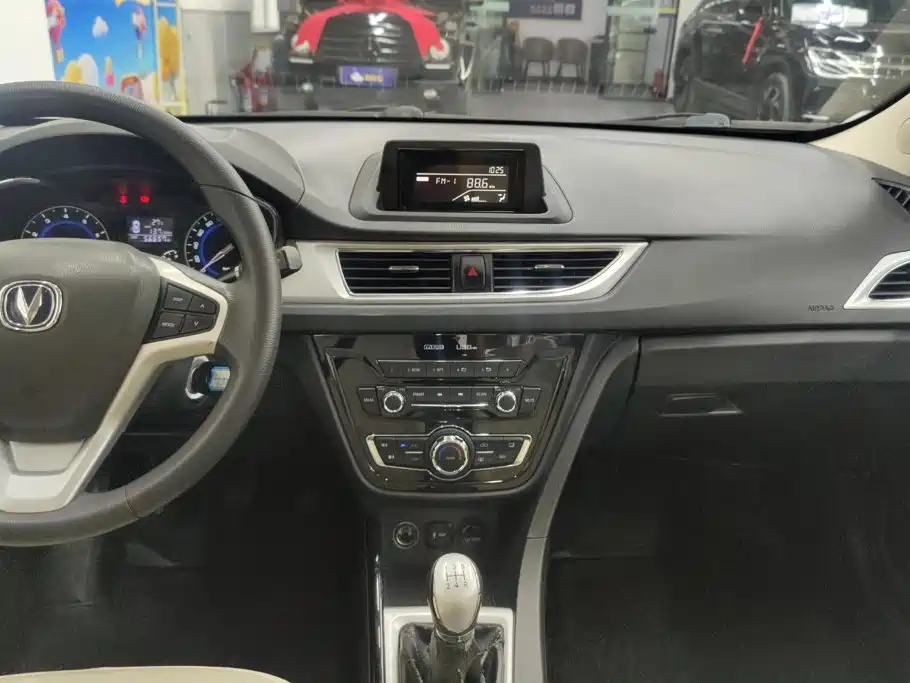 Changan Yuexiang V7 2015 2015 1.6L Manual Ledong China V