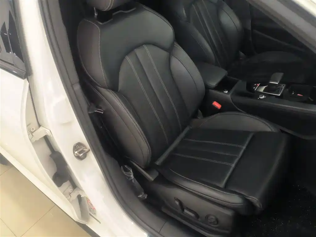 Audi A4L 2023 40 TFSI Luxury Sport фото 20