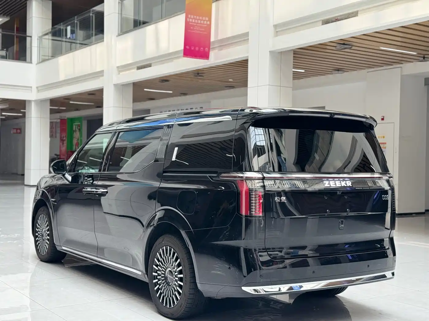 ZEEKR 009 2025 2024 7-Seat Aisle AWD Version 108kWh