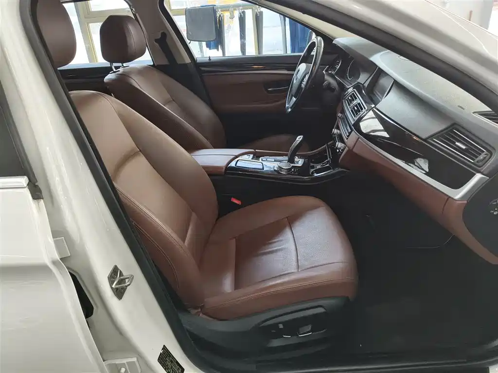 BMW 5 Series 2017 528Li Leading Edition фото 20