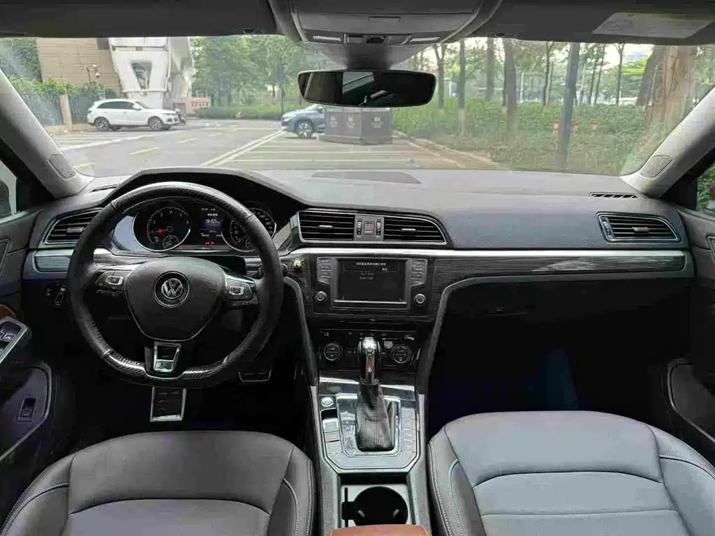 Volkswagen Lamando 2015 330TSI DSG Luxury Edition фото 7