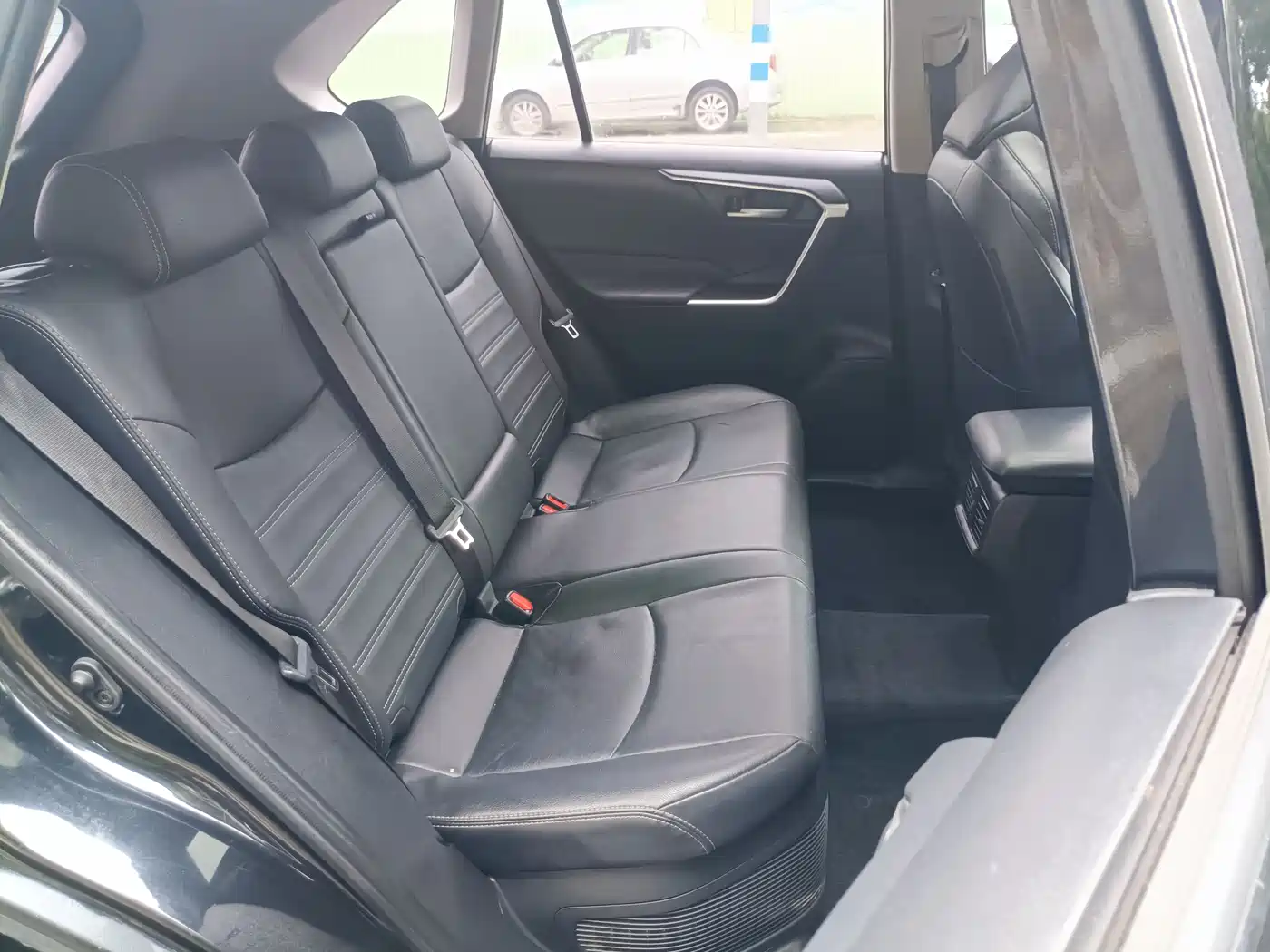 Toyota Wildlander 2020 Dual Engine 2.5L E-CVT FWD Luxury фото 32