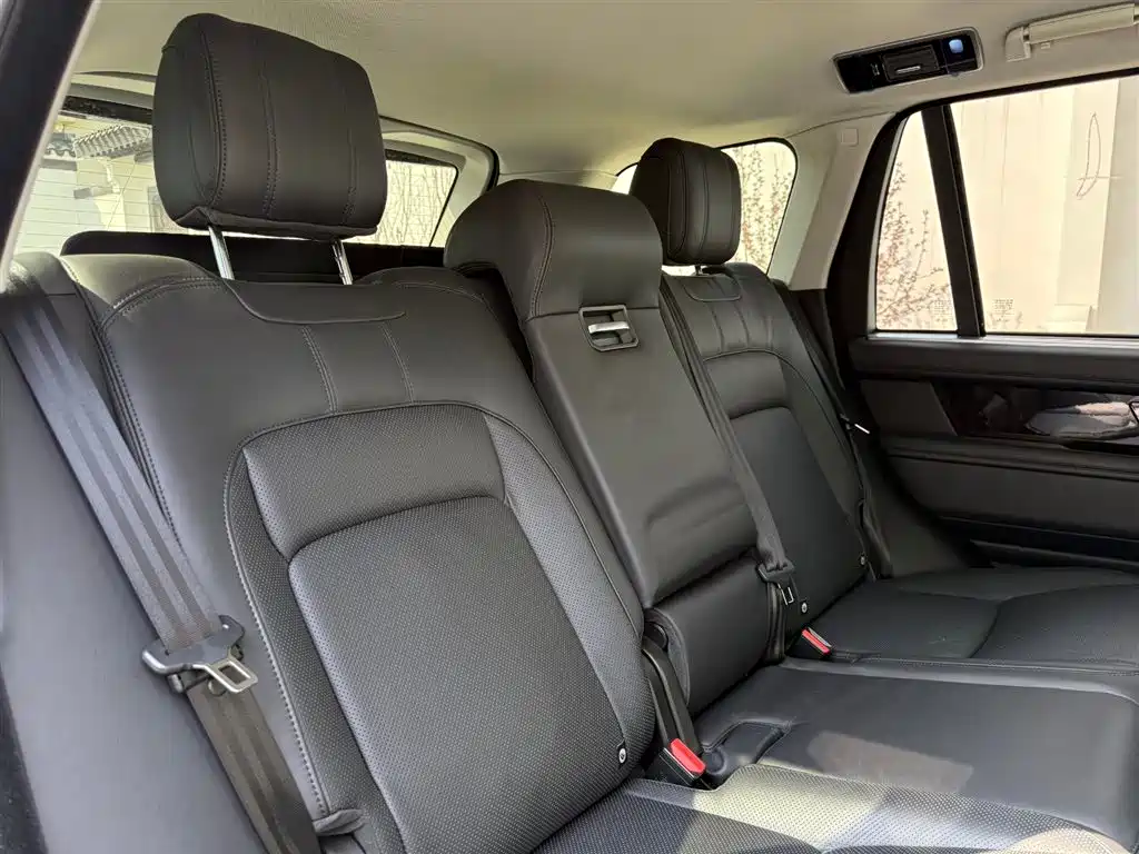 Land Rover Range Rover 2020 3.0 L6 Heritage Extended Edition фото 18