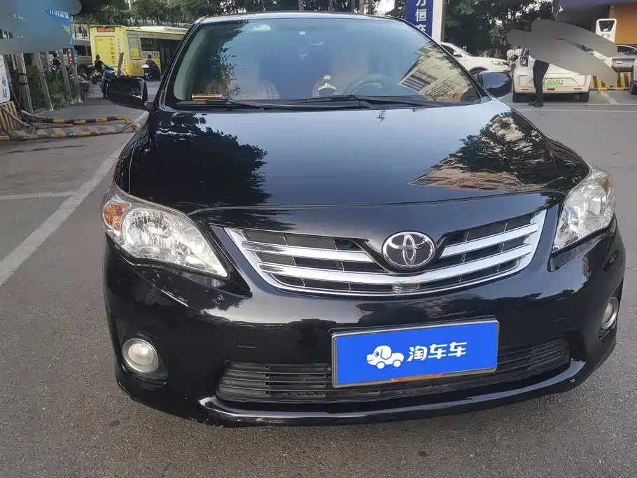 Фото 2 - Toyota Corolla