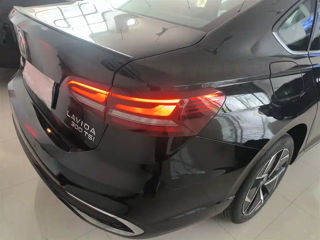 Volkswagen Lavida 2023 300TSI DSG Starlight Eternal Comfort Edition фото 8