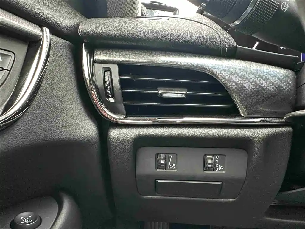 Cadillac ATS-L 2017 28T Technology фото 17