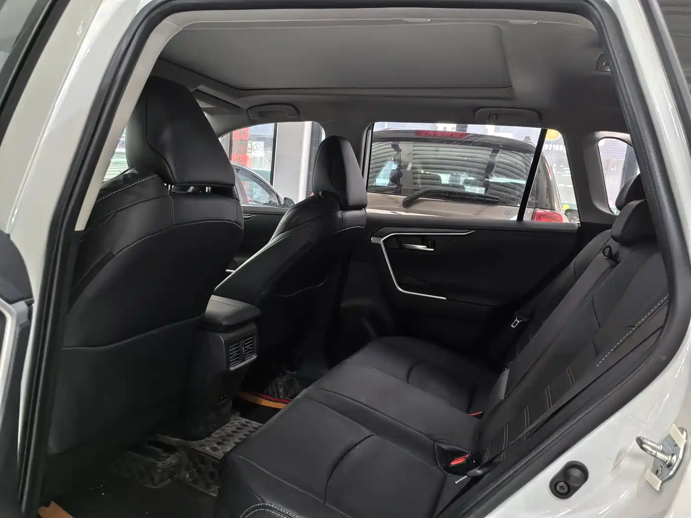 Toyota Wildlander 2024 2.0L CVT 4WD Luxury PLUS Edition фото 9