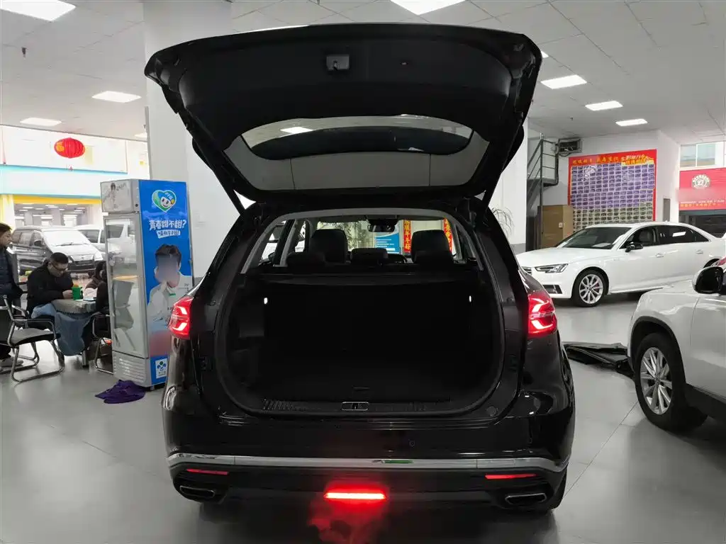 Hongqi HS5 2022 Facelift 2.0T Smart Flag Enjoyment Edition фото 19