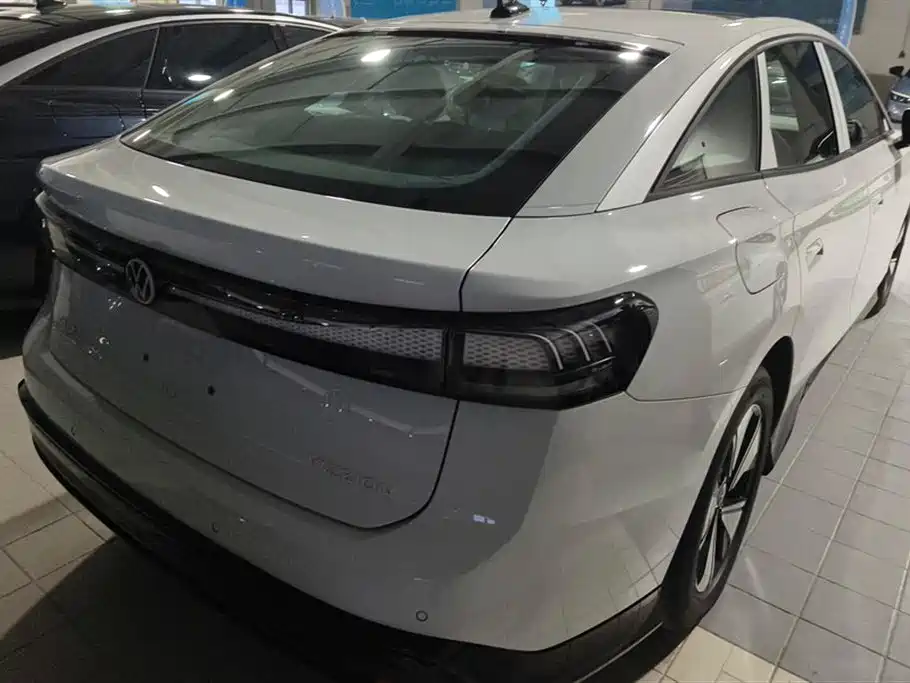 VOLKSWAGEN ID.7 VIZZION