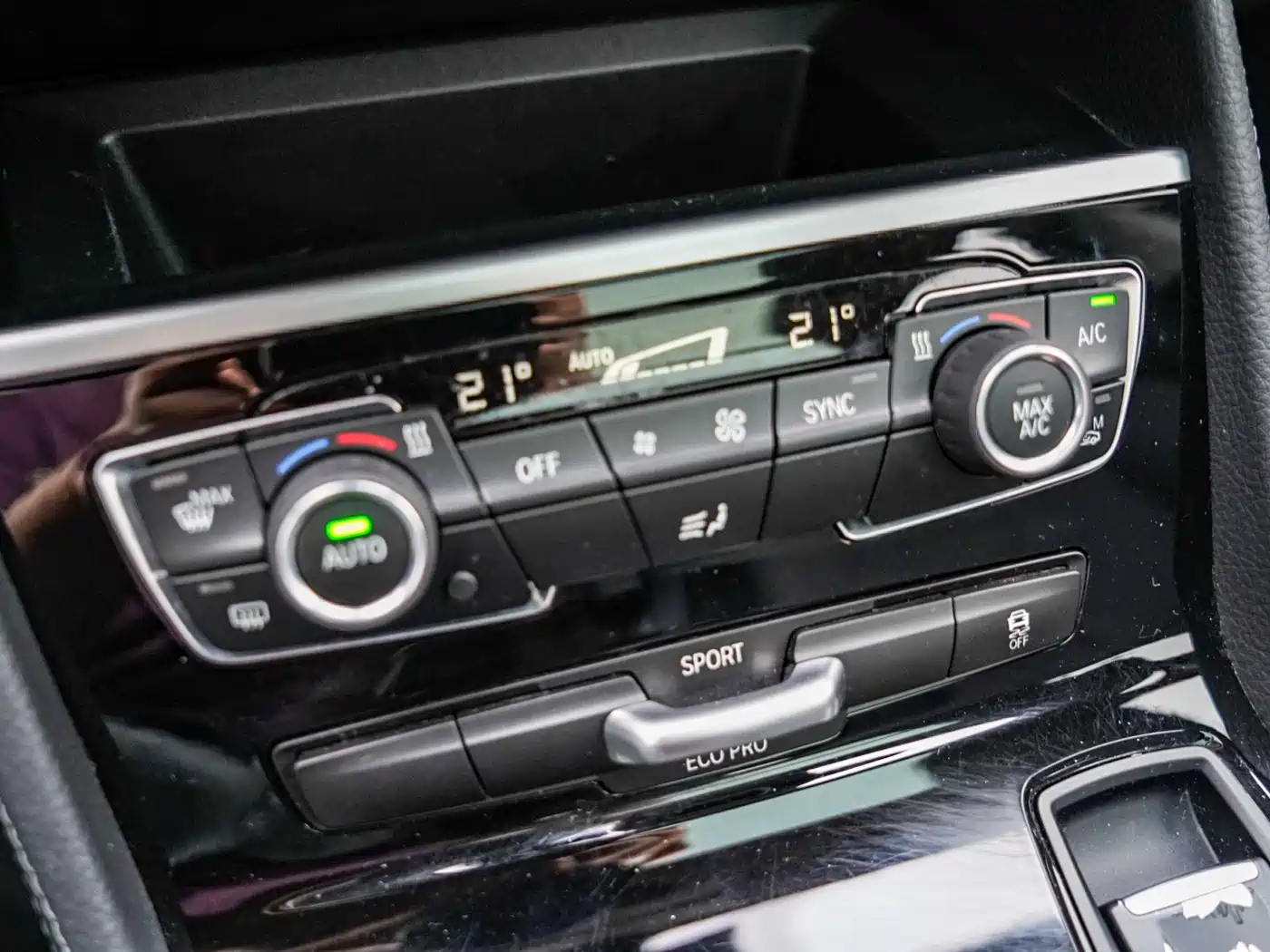 BMW 2 Series Touring 2019 218i Premium Sport Package фото 17