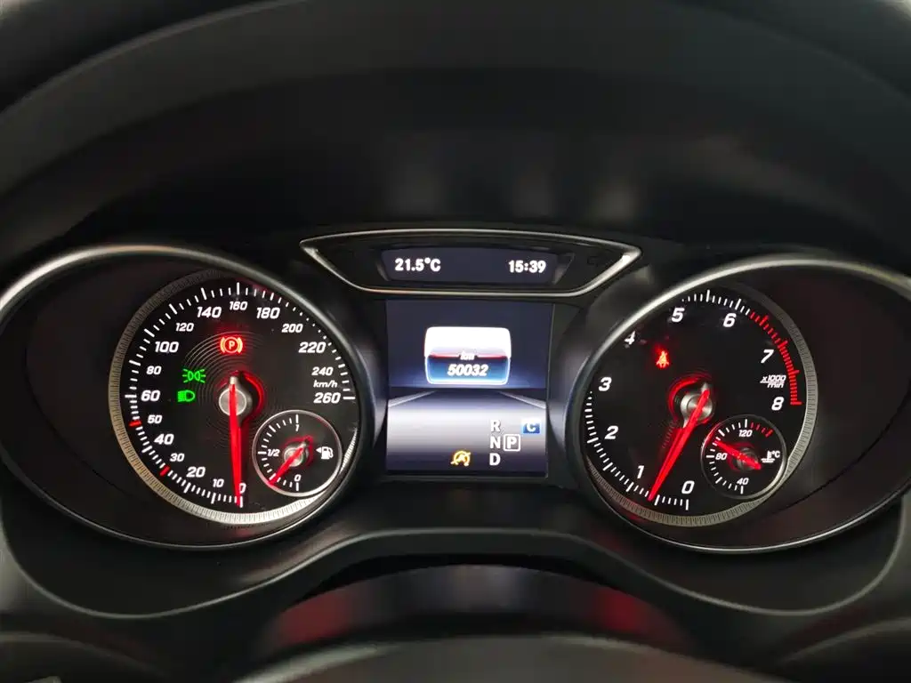 Mercedes-Benz GLA 2018 GLA 200 Dynamic фото 14