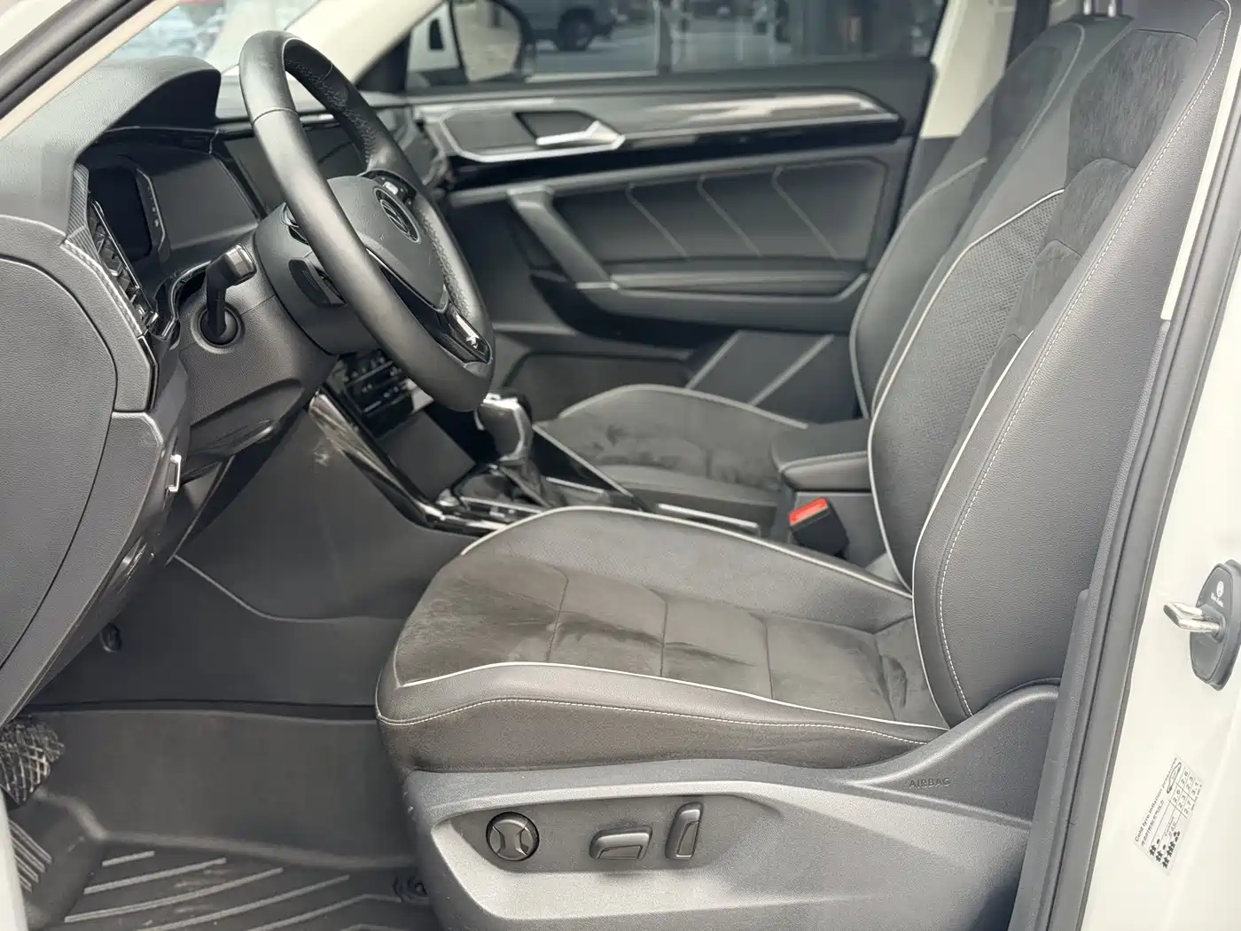 Volkswagen Tayron 2022 380TSI 4WD R-Line Smart Connect Edition фото 14