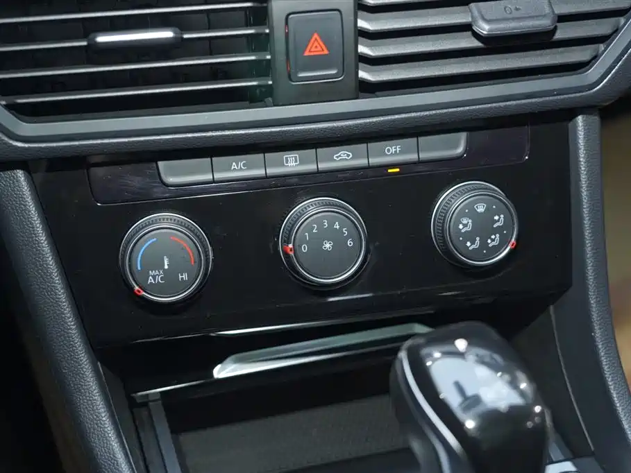 Volkswagen Sagitar 2021 200TSI DSG Comfort Smart Edition фото 8