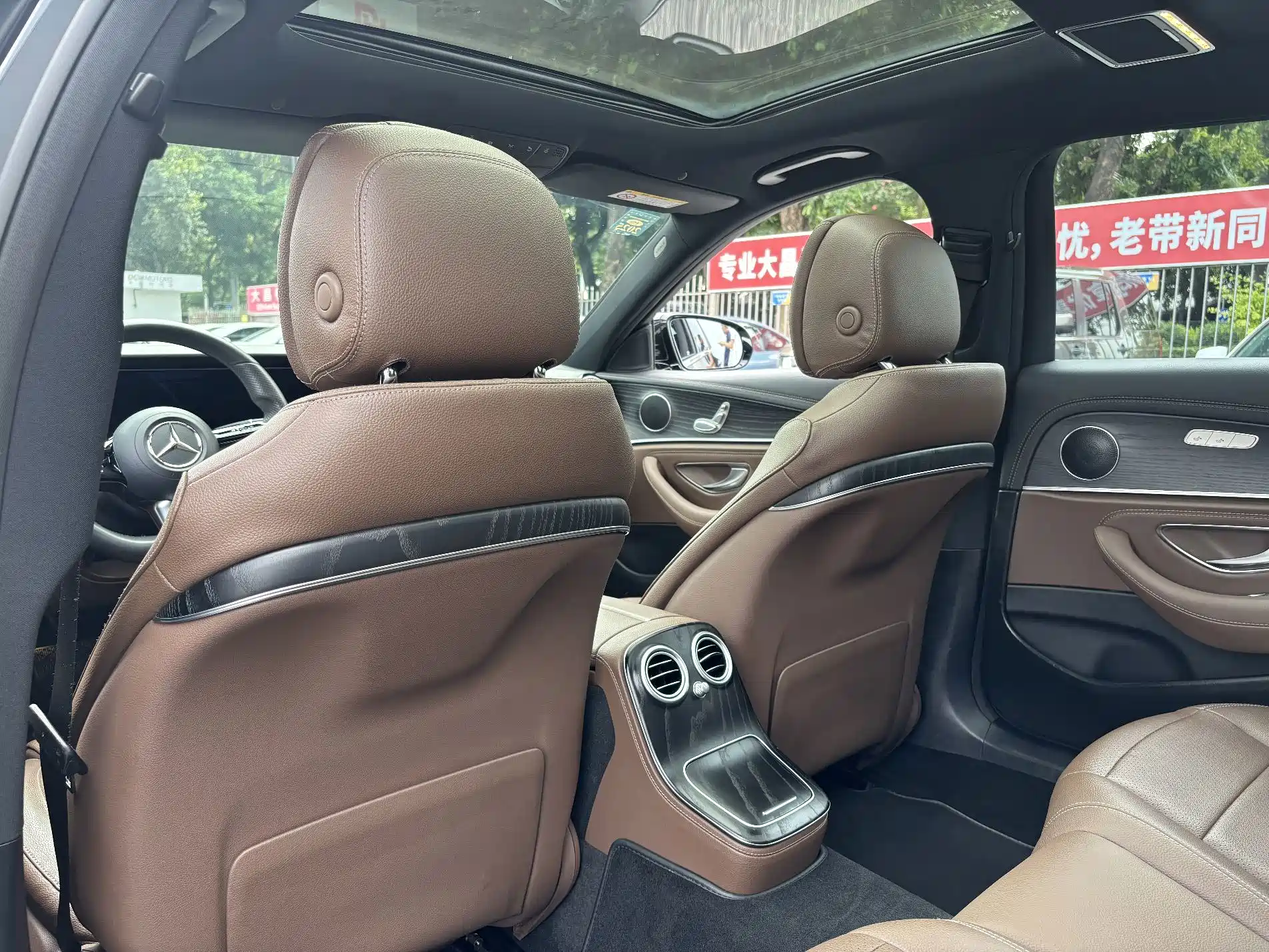 Фото 23 - Mercedes-Benz E-Class