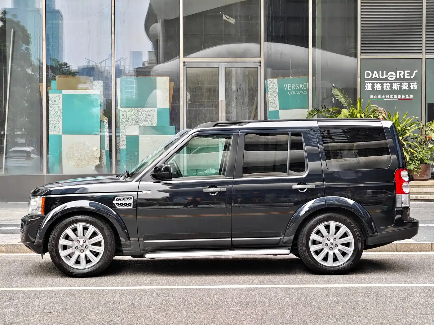 Land Rover Discovery 2012 3.0 SDV6 HSE Diesel фото 3