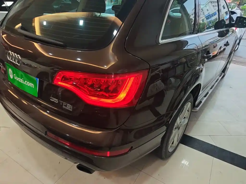 Фото 8 - Audi Q7